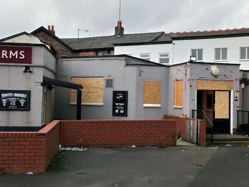 Cheadle Heath - Farmers Arms closed and boarded 2020-12-14. (Pub, External). Published on 23-12-2020