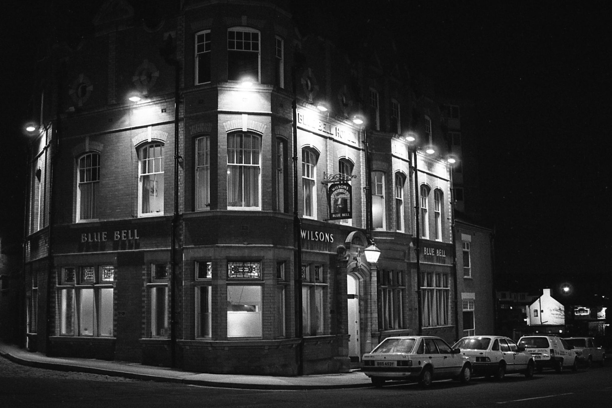 Edgeley - Blue Bell night time 1990. (Pub, External). Published on 08-01-2025