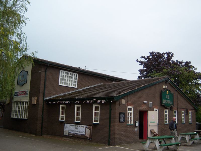 Bromale - Bramhall. (Pub, External). Published on 11-08-2009