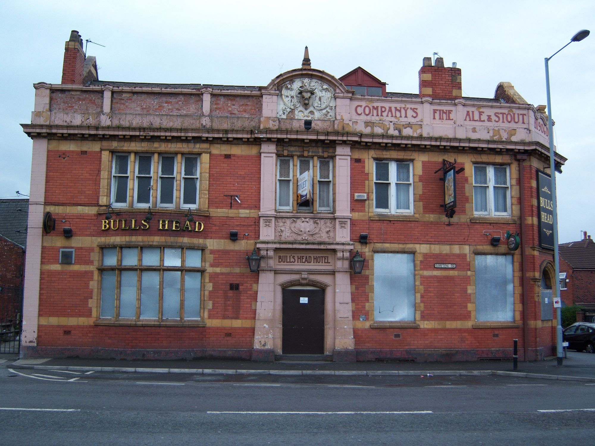 Bulls Head closed - Reddish. (External). Published on 25-11-2007