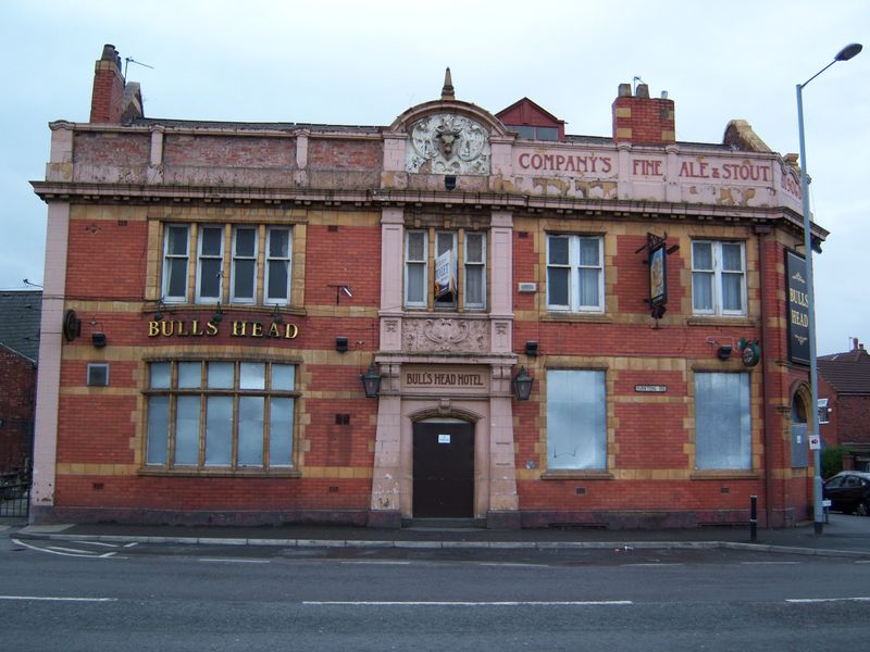 Bulls Head closed - Reddish. (External). Published on 25-11-2007
