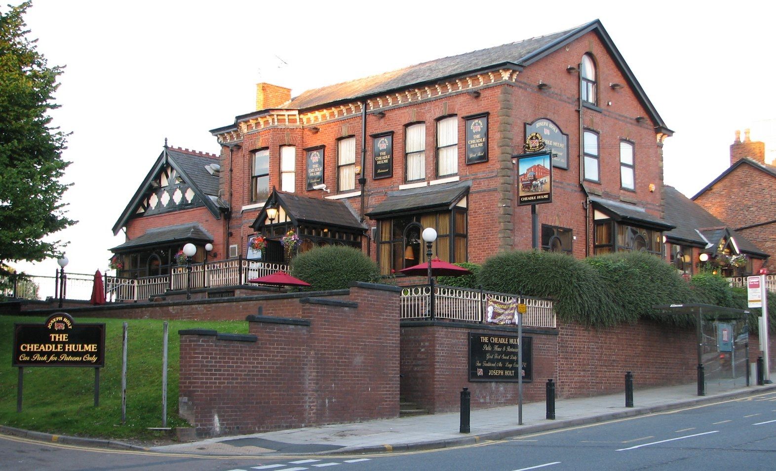 Cheadle Hulme - Cheadle Hulme 2011. (Pub, External). Published on 28-02-2013