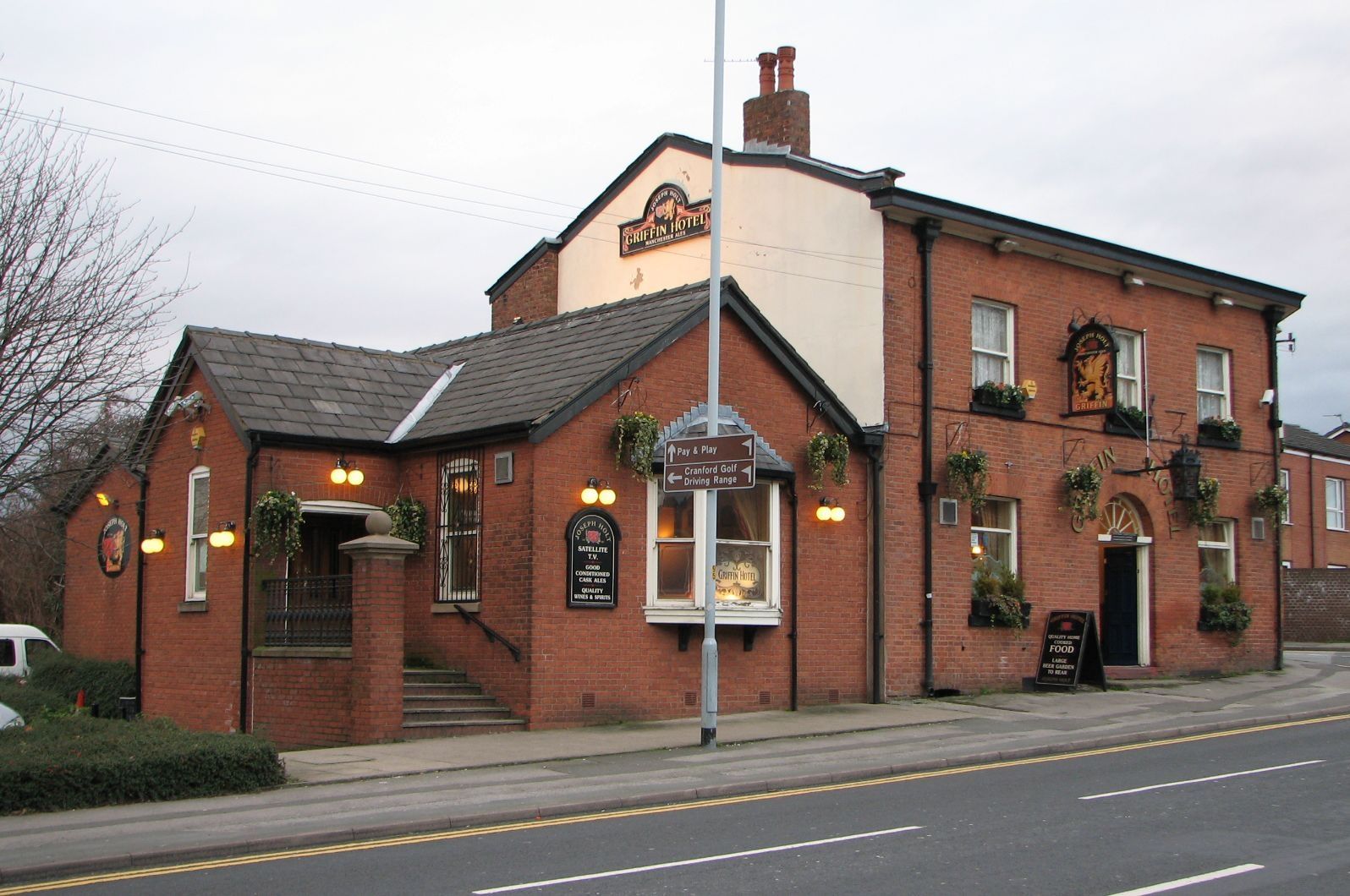 Griffin extension - Heaton Mersey. (Pub, External). Published on 31-03-2010
