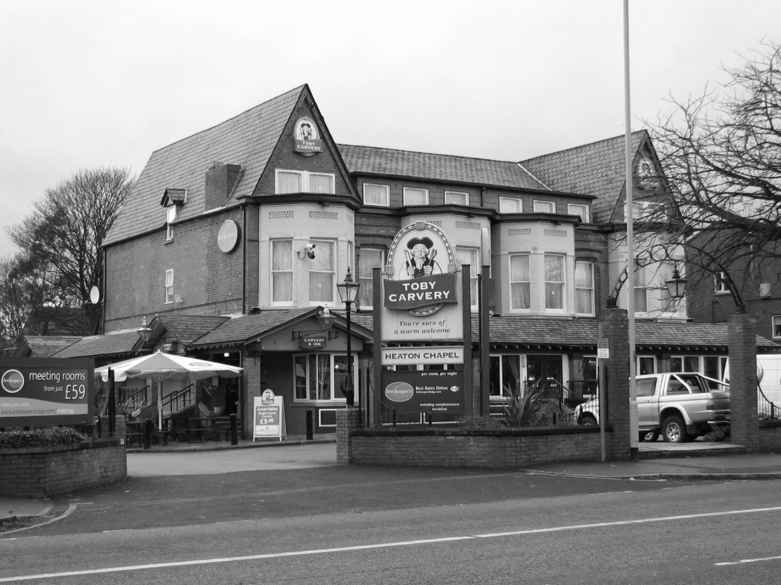 Heaton Chapel (Toby Carvery) mono - Heaton Chapel. (Pub, External). Published on 20-06-2010