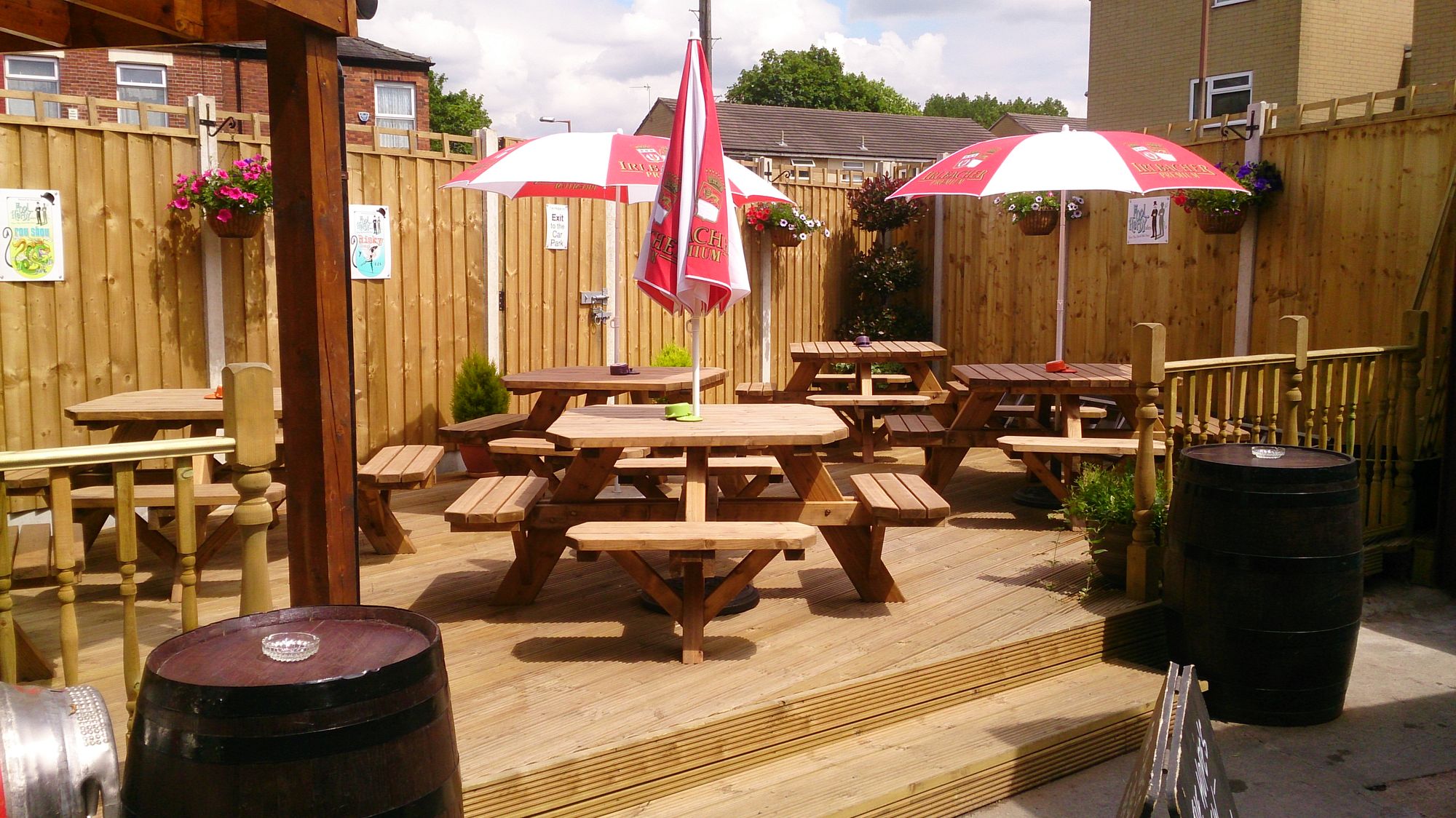 Hope Inn beer garden - Heaton Norris 2013. (Pub, Garden). Published on 13-06-2014