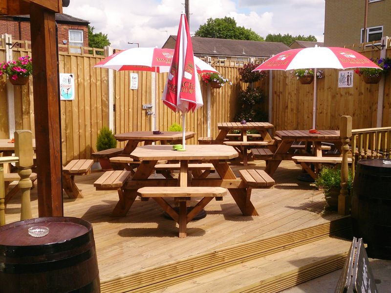 Hope Inn beer garden - Heaton Norris 2013. (Pub, Garden). Published on 13-06-2014