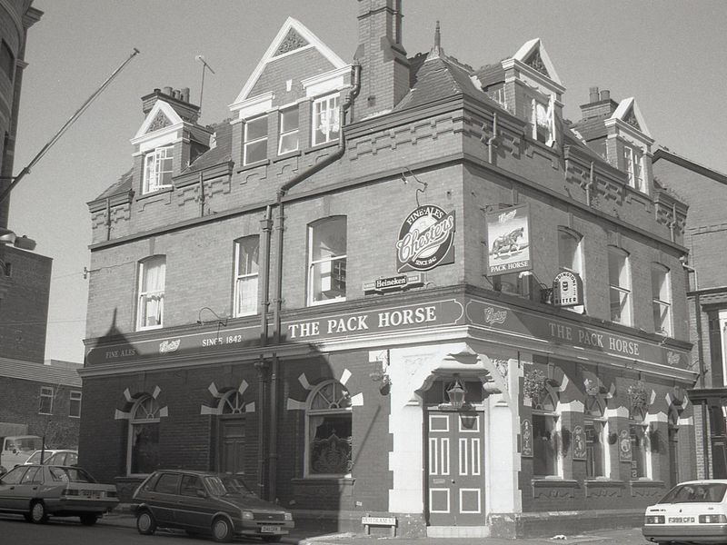 Stockport - Pack Horse Hillgate 1990. (Pub, External). Published on 08-01-2025 