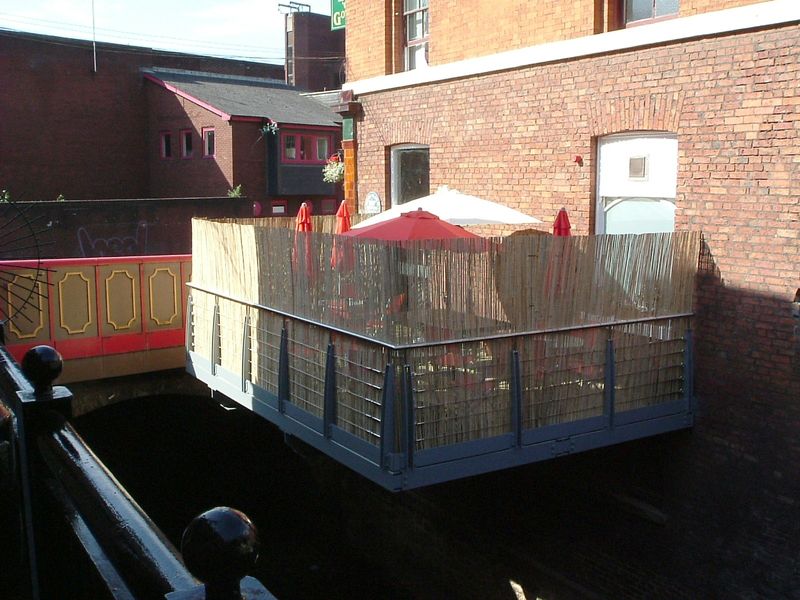 Lass O'Gowrie balcony - Manchester. (Pub, External). Published on 25-07-2008