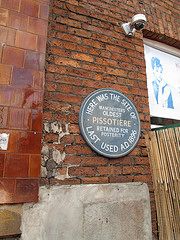 Lass O'Gowrie pissotiere - Manchester. (Pub, External). Published on 25-07-2008