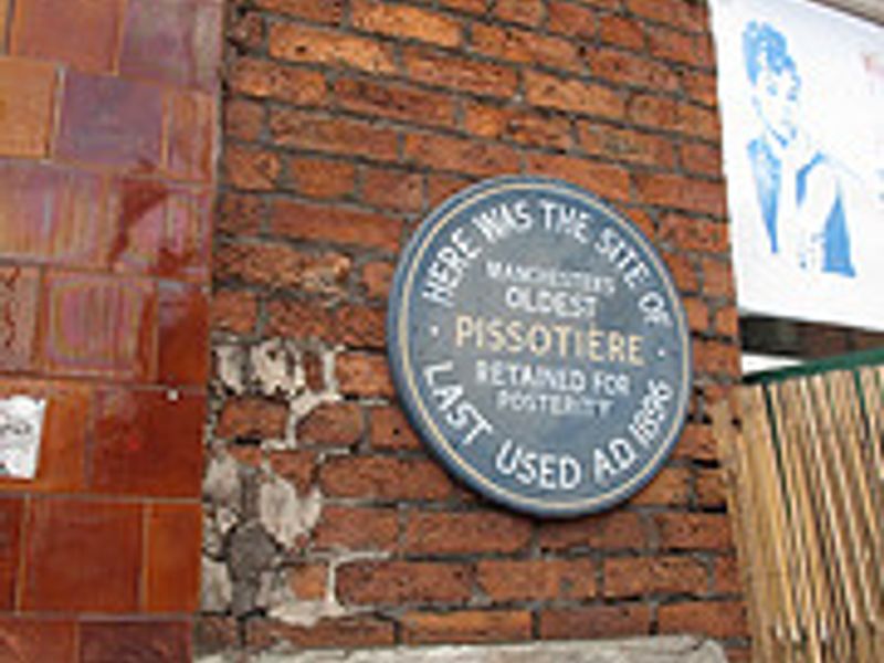 Lass O'Gowrie pissotiere - Manchester. (Pub, External). Published on 25-07-2008