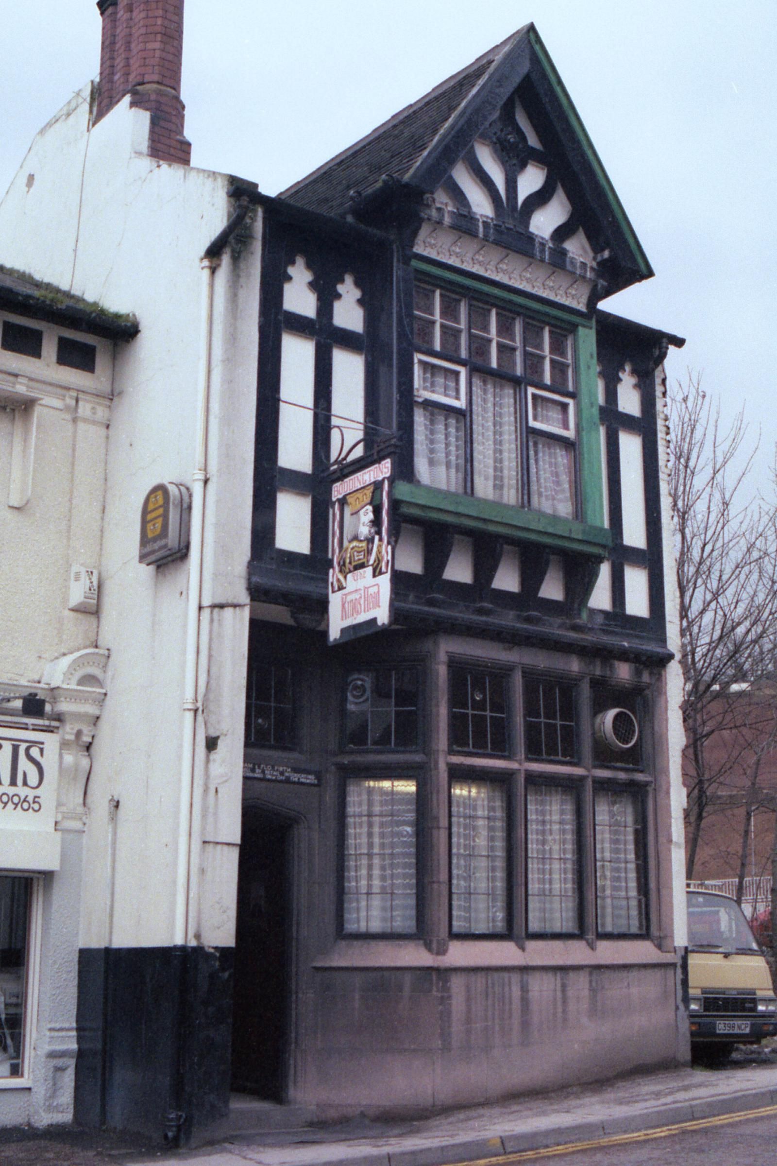 Stockport - Kings Head 1988. (Pub, External). Published on 08-01-2025