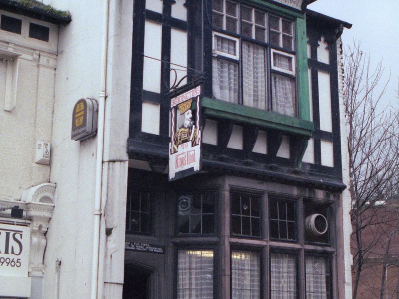 Stockport - Kings Head 1988. (Pub, External). Published on 08-01-2025