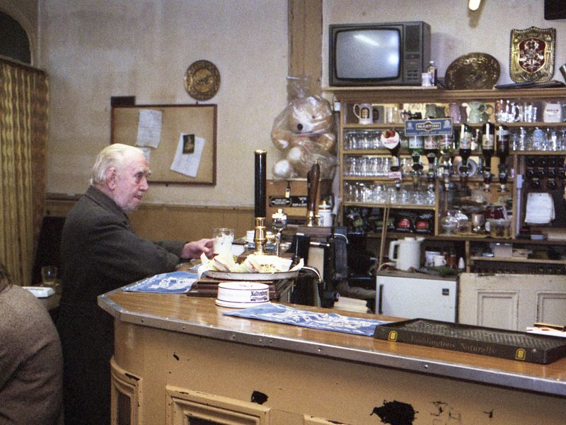 Stockport - Kings Head interior 1988. (Pub, Bar). Published on 08-01-2025