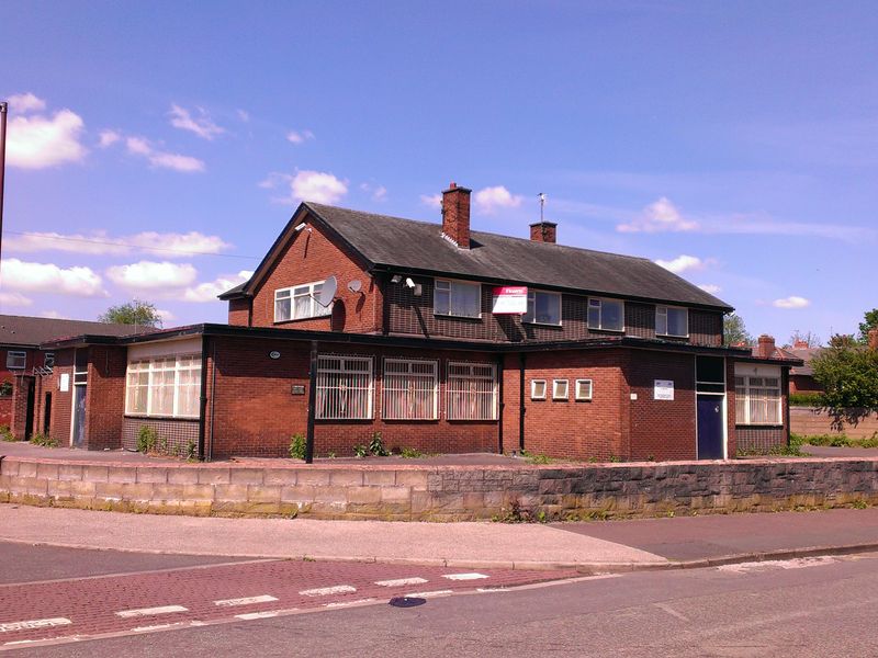 Garratt closed and for sale - Longsight. (Pub, External). Published on 25-05-2013