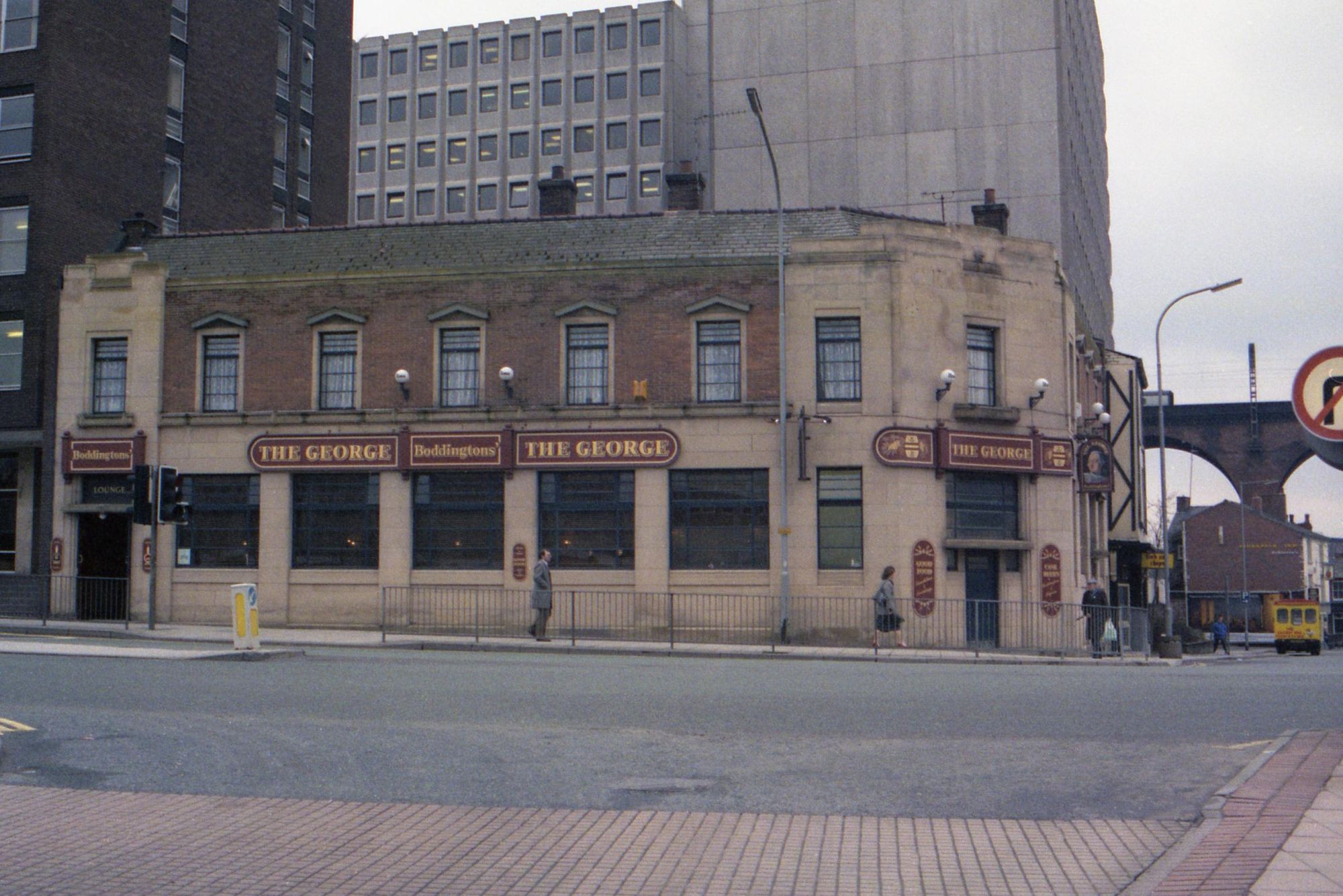 Stockport - George 1988. (Pub, External). Published on 08-01-2025