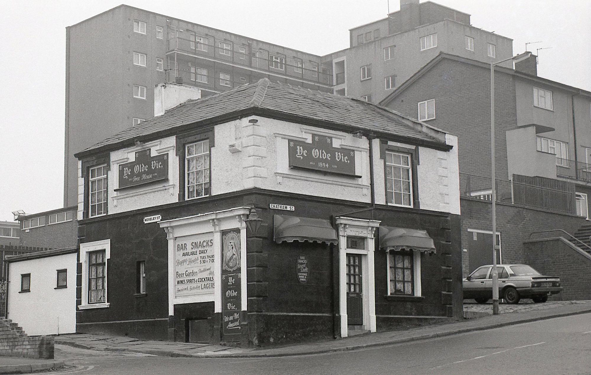 Edgeley - Olde Vic 1990. (Pub, External). Published on 08-01-2025