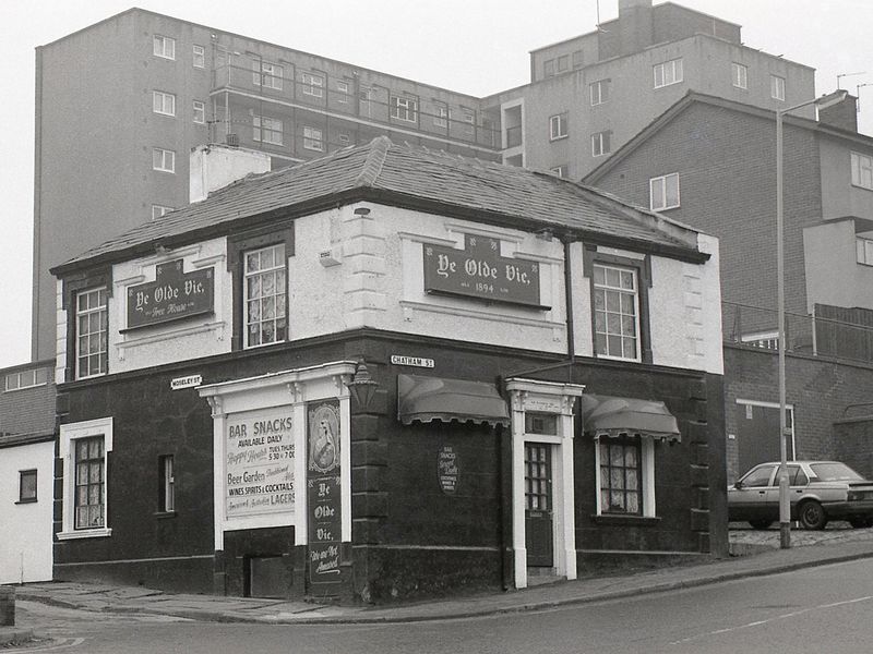 Edgeley - Olde Vic 1990. (Pub, External). Published on 08-01-2025 