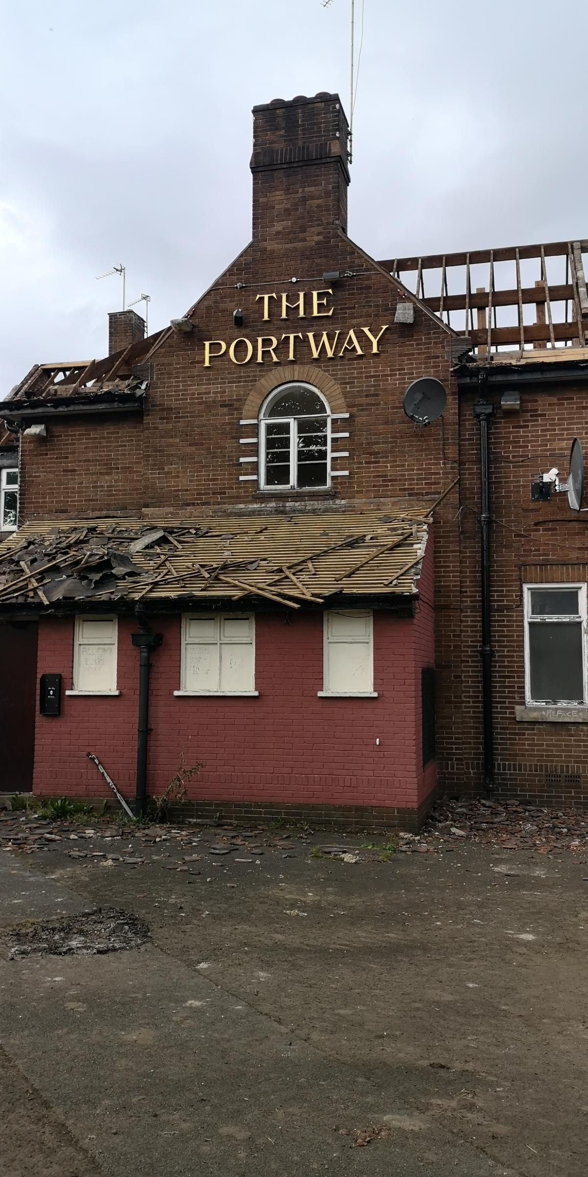 Wythenshawe - Portway Hotel Demolition 6-8-19. (Pub, External). Published on 11-08-2019