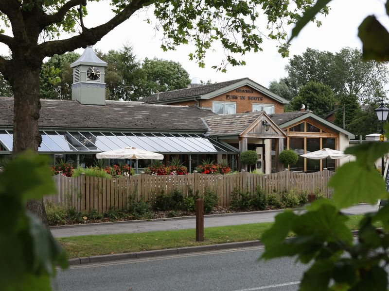 Puss in Boots - Offerton. (Pub, External). Published on 13-08-2012