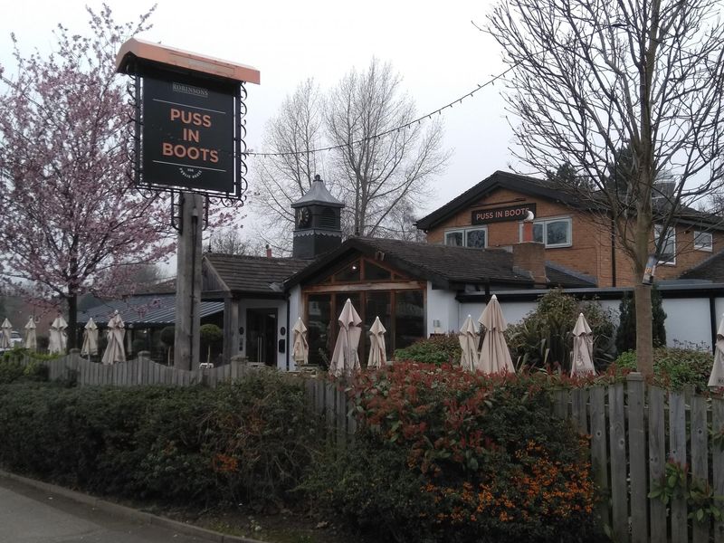 Offerton - Puss In Boots 2019. (Pub, External, Key). Published on 25-06-2019