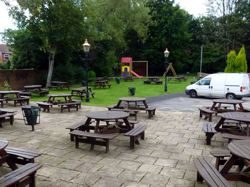 Queens Arms garden 2016 - Cheadle. (Pub, External). Published on 05-07-2016