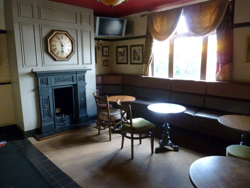 Queens Arms bar 2016 - Cheadle. (Pub, Bar). Published on 05-07-2016