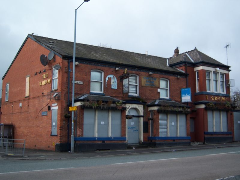 Railway closed - Reddish. (Pub, External, Key). Published on 25-11-2007 