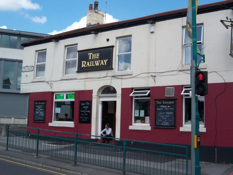 Railway - Heaton Norris. (Pub, External, Key). Published on 04-07-2009