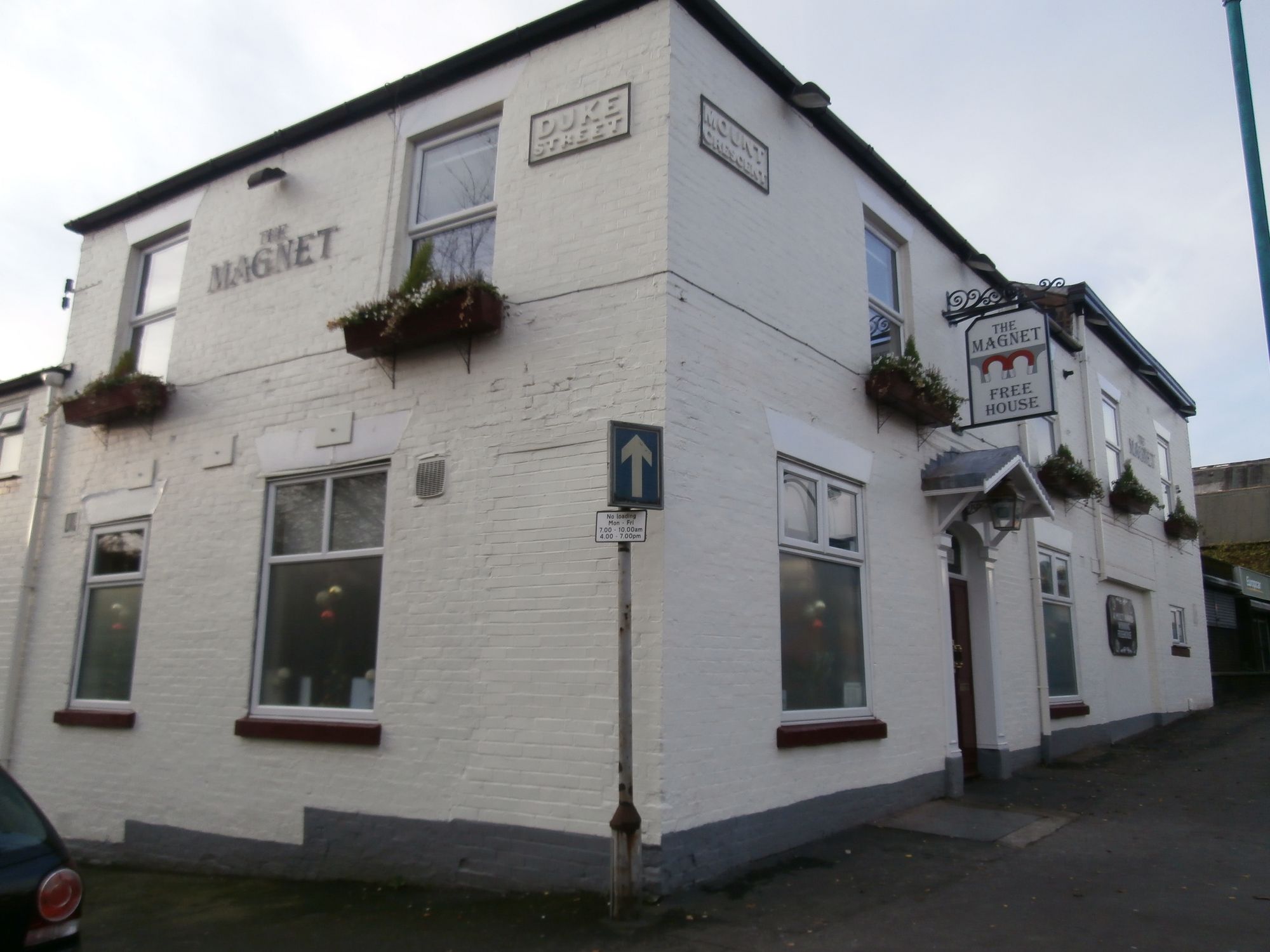 Magnet - Heaton Norris 2013-12-17. (Pub, External). Published on 17-12-2013