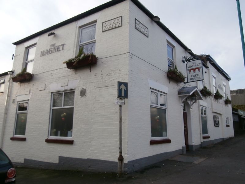 Magnet - Heaton Norris 2013-12-17. (Pub, External). Published on 17-12-2013