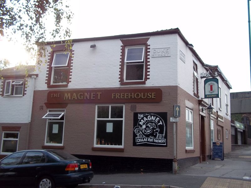 Magnet - Heaton Norris. (Pub, External). Published on 03-08-2011