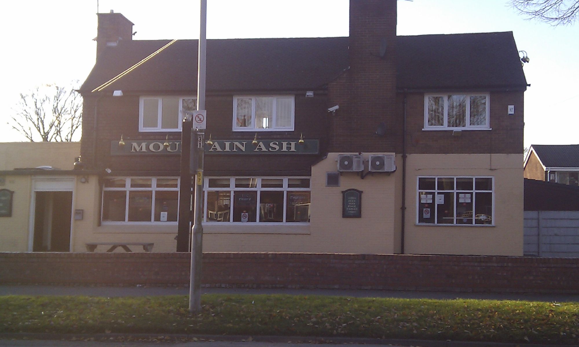 Wythenshawe - Mountain Ash 2010 11 27. (Pub, External). Published on 27-11-2010