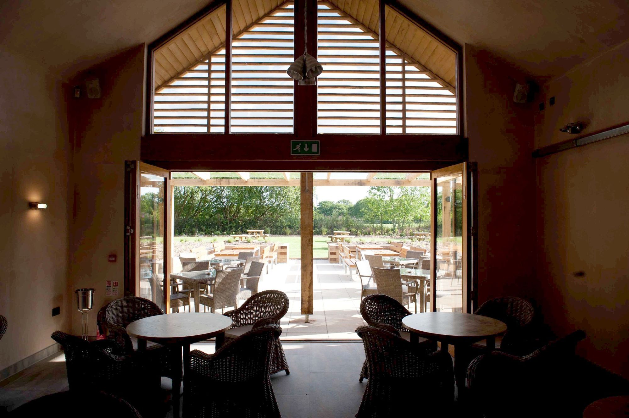 Pointing Dog interior - Cheadle Hulme 2011-07-13. (Pub, Bar). Published on 13-07-2011
