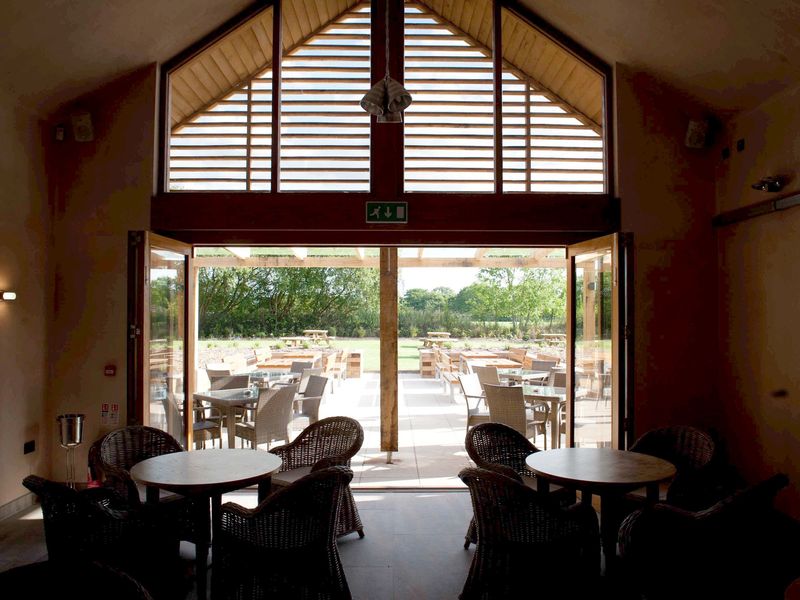 Pointing Dog interior - Cheadle Hulme 2011-07-13. (Pub, Bar). Published on 13-07-2011