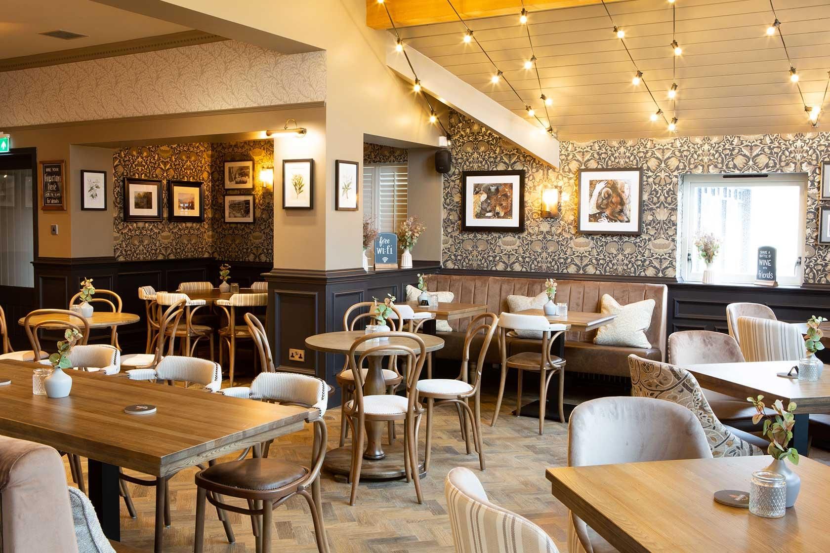 Hazel Grove - Three Bears interior 2023 06 01. (Pub, Bar). Published on 15-03-2024