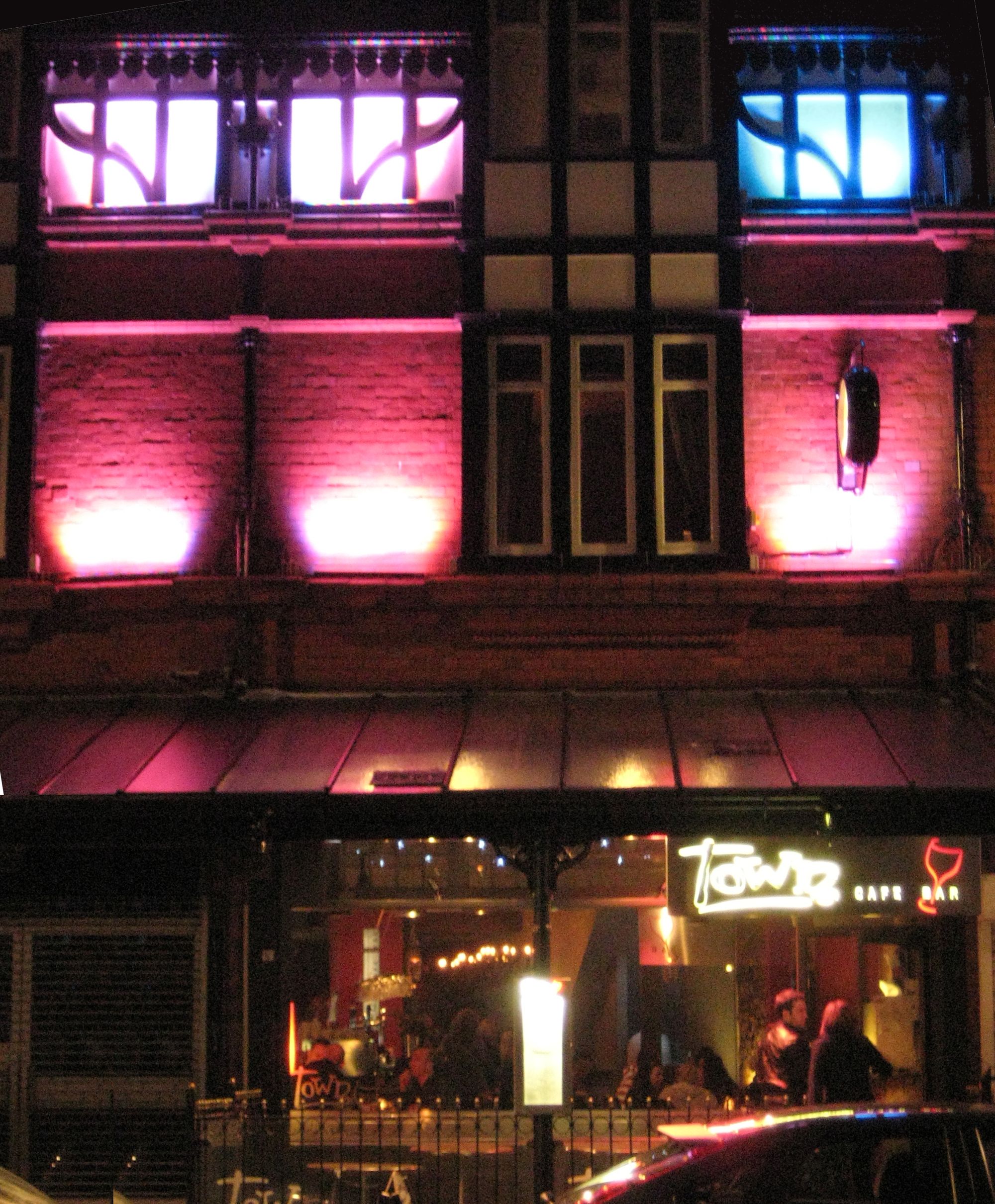 Town - Heaton Moor. (Pub, External). Published on 15-02-2009
