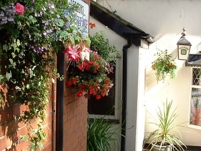 Vale Cottage entrance - Gorton. (Pub, External). Published on 04-10-2013