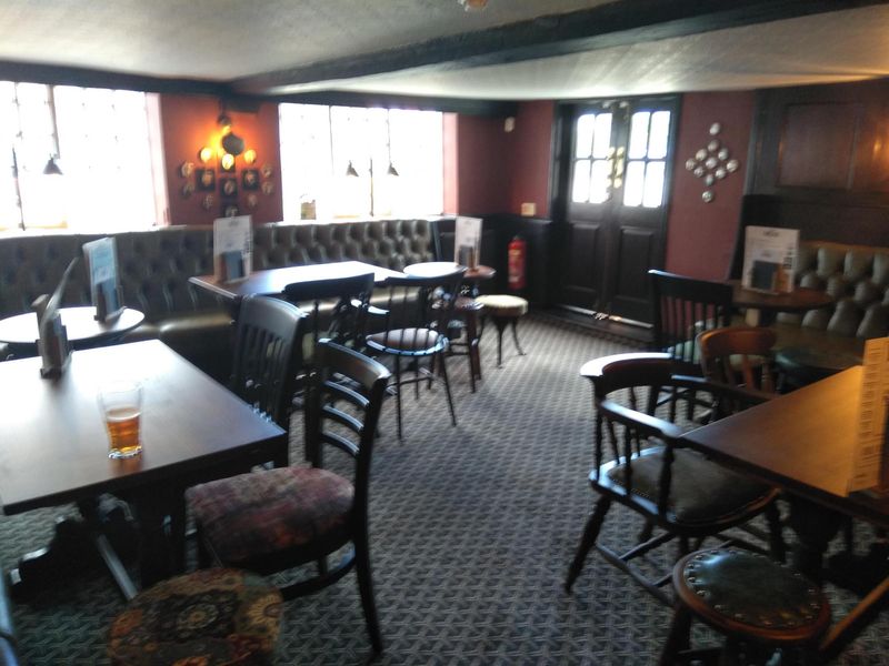 Withington - Red Lion vault 2022 04 13. (Pub, Bar). Published on 14-04-2022