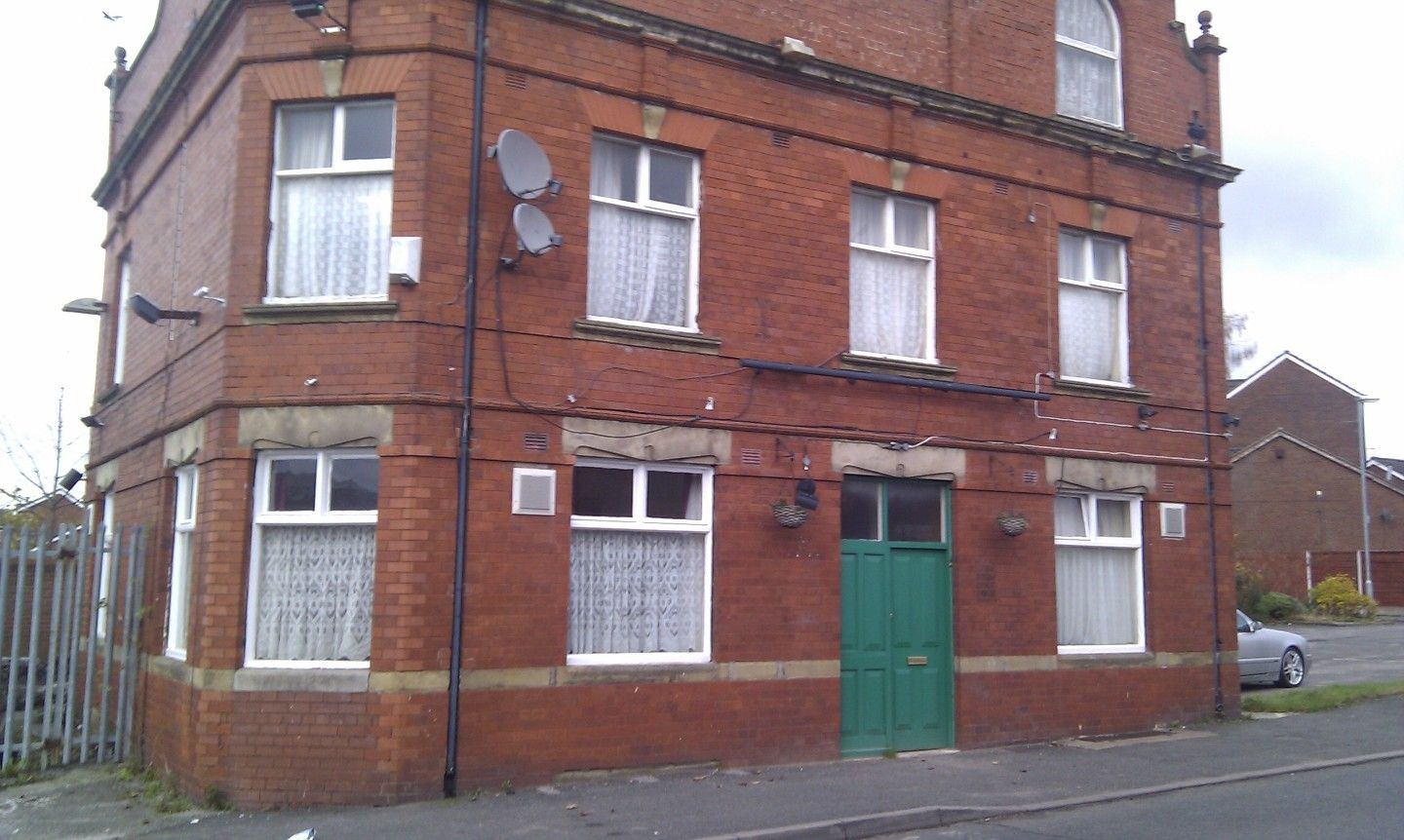 Royal Oak closed - Openshaw. (Pub, External, Key). Published on 21-11-2010
