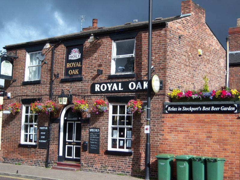 Royal Oak - Edgeley 2008. (Pub, External). Published on 20-07-2008