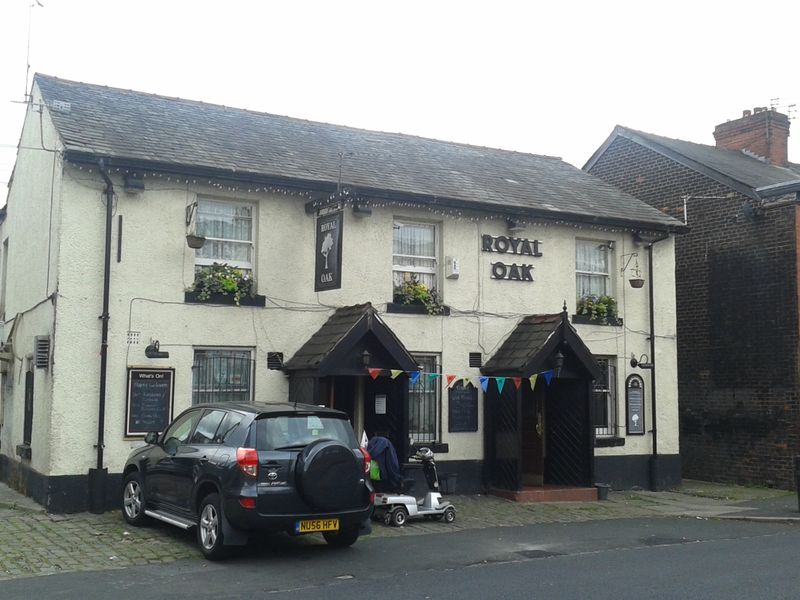 Royal Oak - Gorton. (Pub, External). Published on 30-08-2013