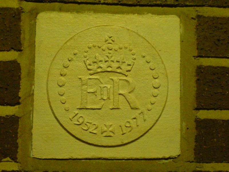 Silver Jubilee jubilee plaque in hallway - Heaton Norris. (Pub, Bar). Published on 19-09-2008