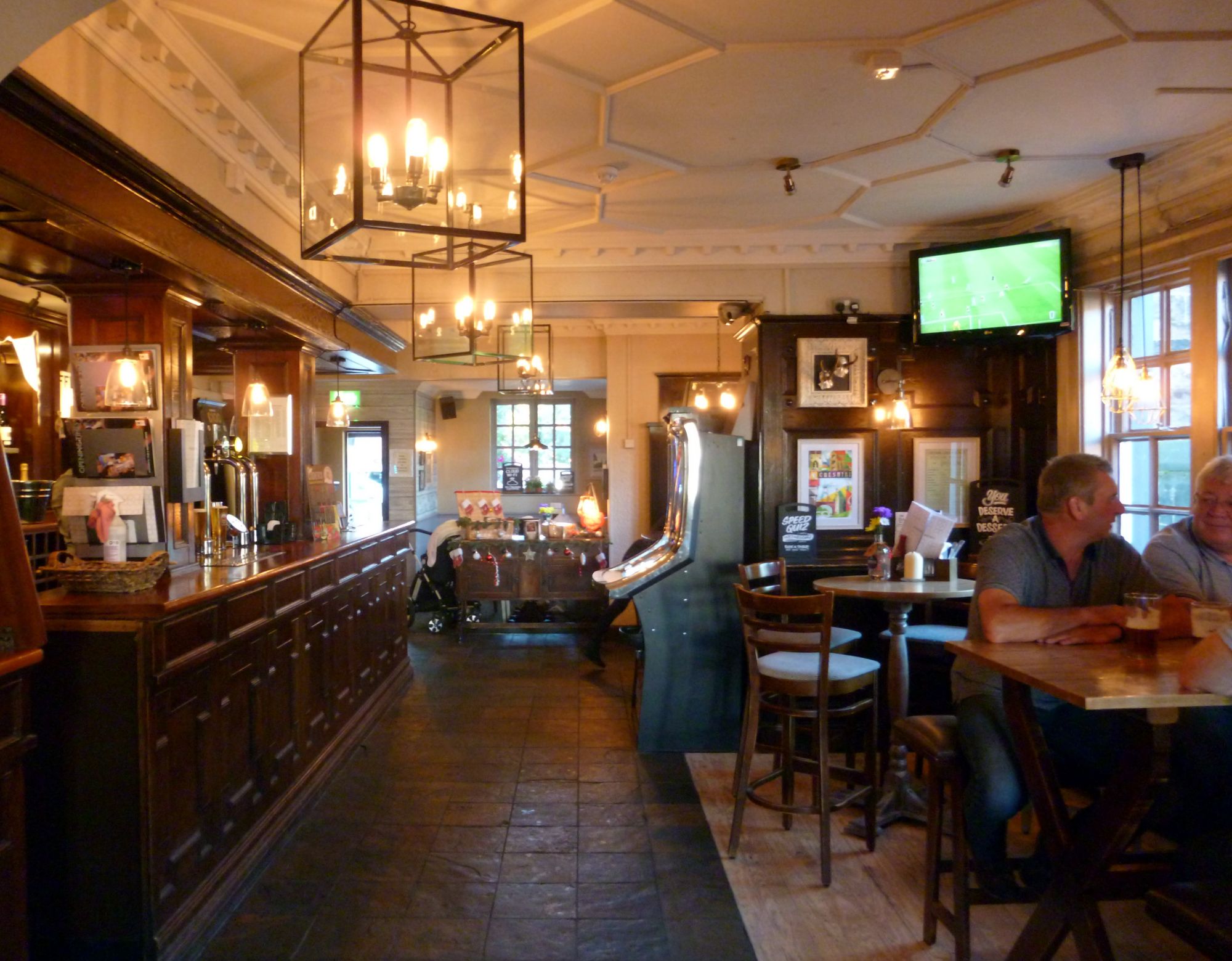 White Hart Tavern bar 2016- Cheadle. (Pub, Bar). Published on 29-08-2016