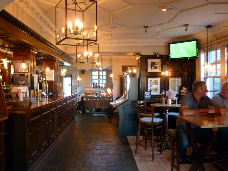 White Hart Tavern bar 2016- Cheadle. (Pub, Bar). Published on 29-08-2016