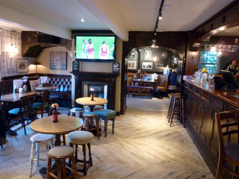 White Hart Tavern bar 2016- Cheadle. (Pub, Bar). Published on 29-08-2016 