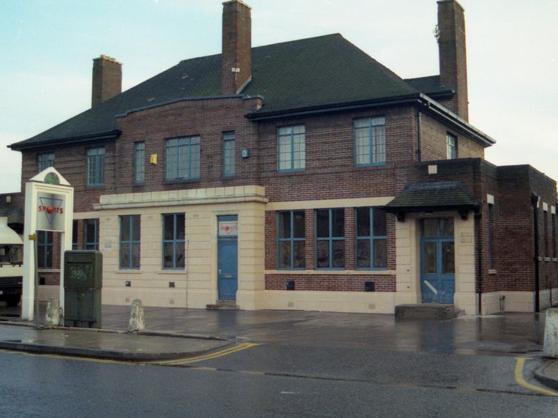 Edgeley - Windsor Castle as Sports 1988. (Pub, External). Published on 08-01-2025
