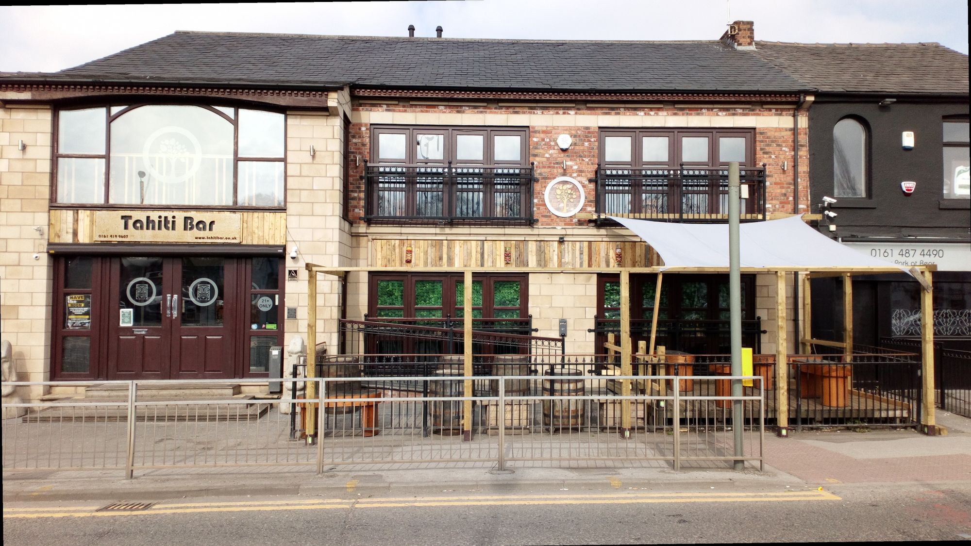 Hazel Grove - Tahiti Bar 2019-03-30. (Pub, External). Published on 30-03-2019