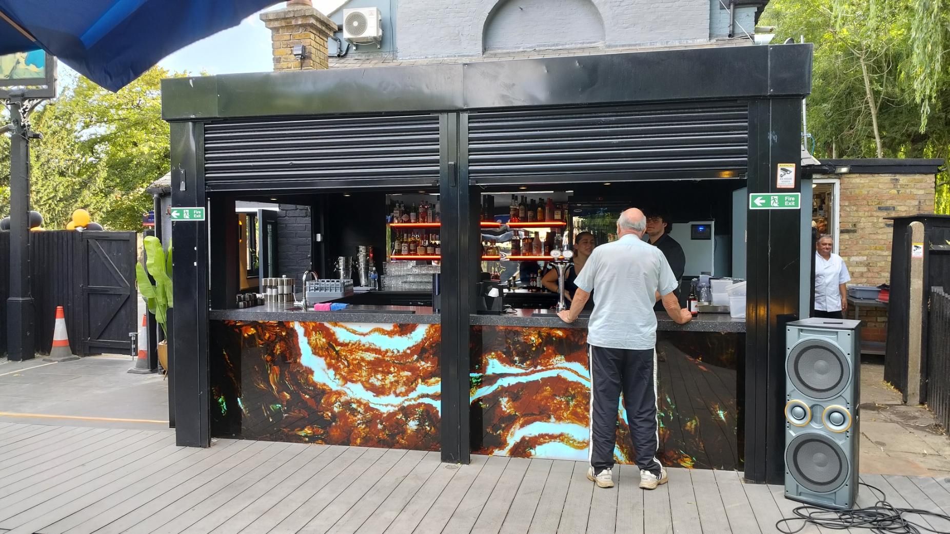Outside Bar. (Bar). Published on 15-07-2026