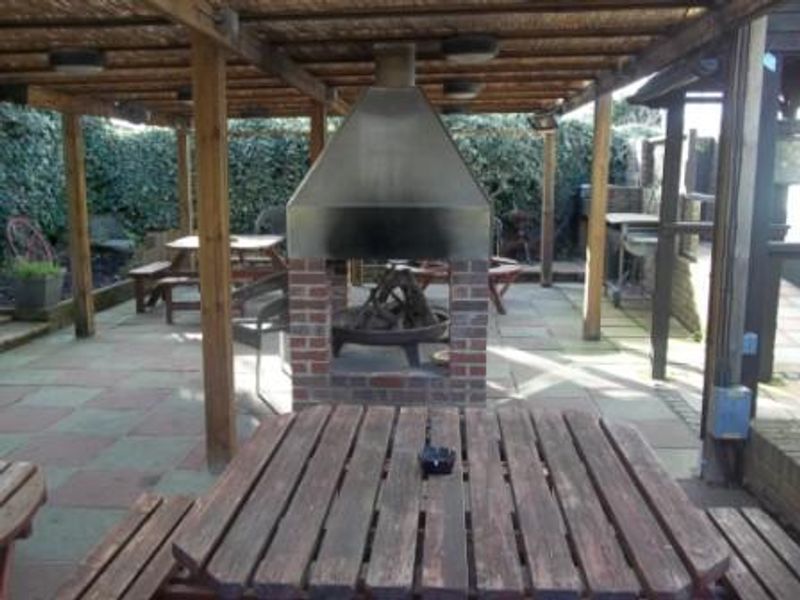 Smoking Shelter & BBQ. (Garden). Published on 02-03-2014