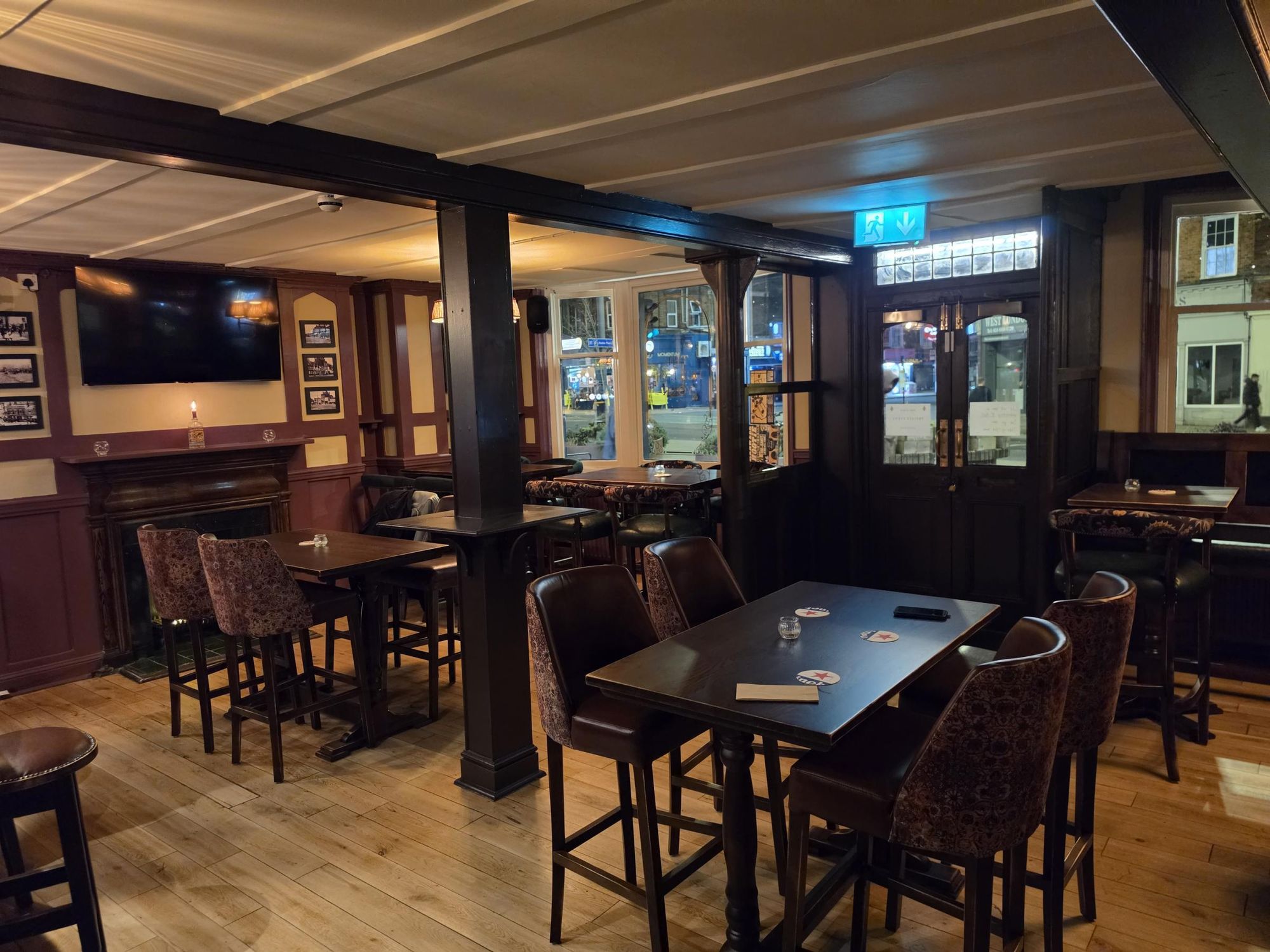 Front room. (Pub). Published on 08-04-2026